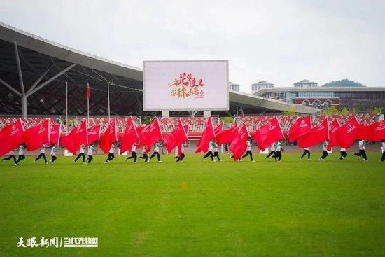 据西班牙媒体塞尔电台透露，皇马一直在和哈兰德及其经纪团队进行着小心谨慎的联络。